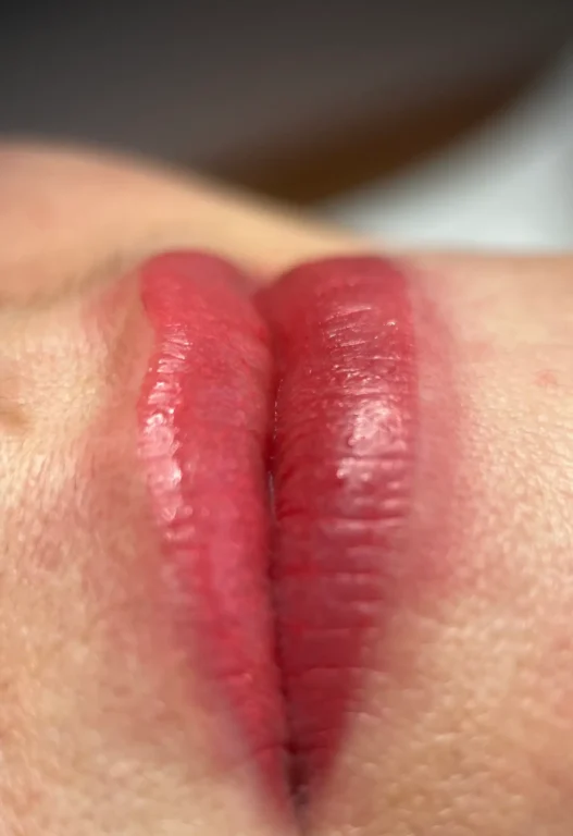 friss ajaktetoválás