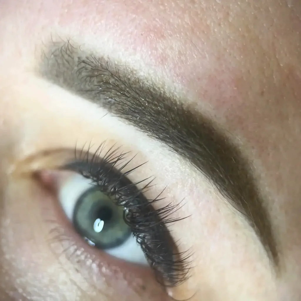 szemöldök tetoválás frissítés